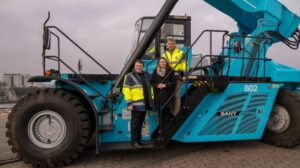 All-electric full container stacker arrives in Port of Hamburg